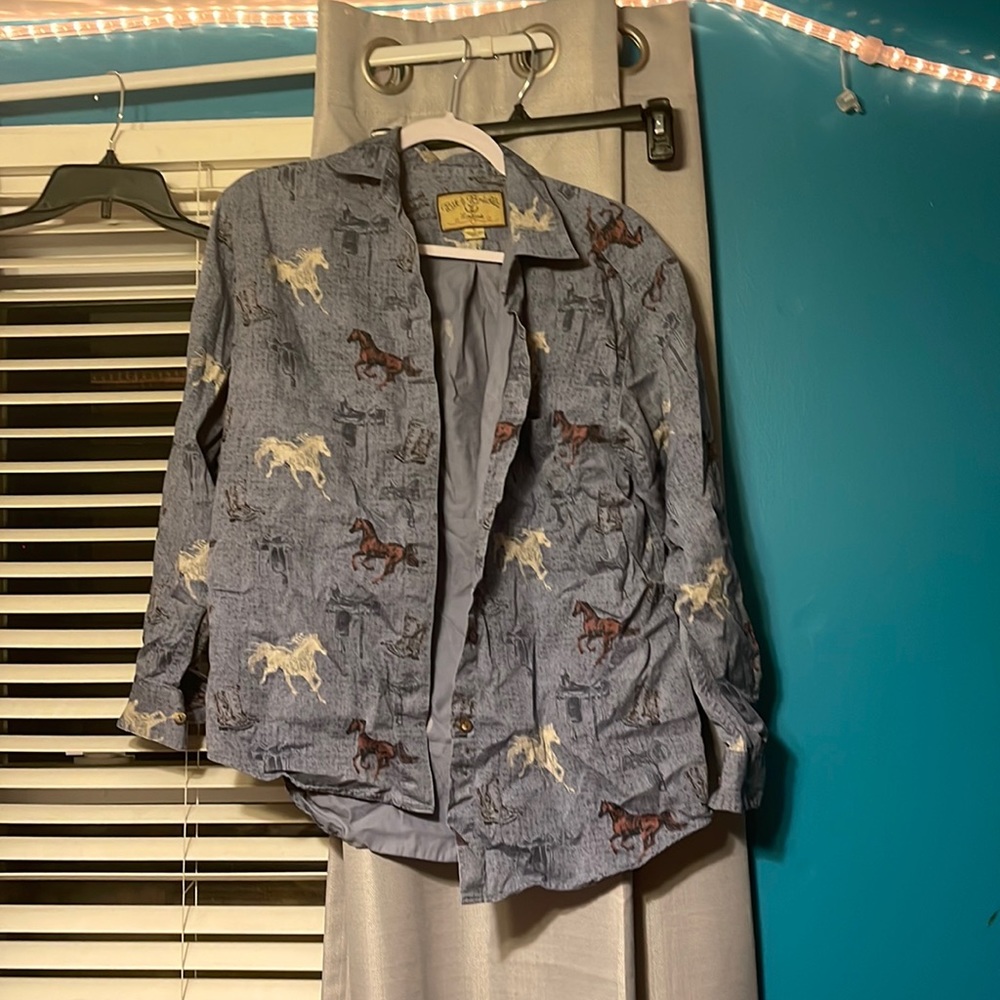 Medium horse and western saddle button down